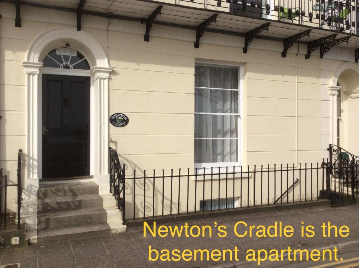 Newton'S Cradle Apartment Tenby Exterior photo